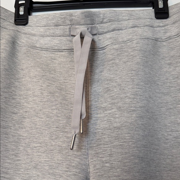 NWT: SPANX Air Essentials Light Gray Tapered Pant, 1X - Picture 3 of 4